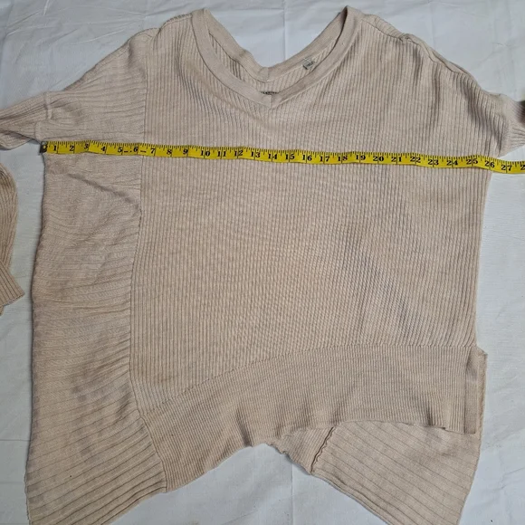 AllSaints Keld V-neck Oversized Assymetrical 100% merino Sweater. - Picture 8 of 9